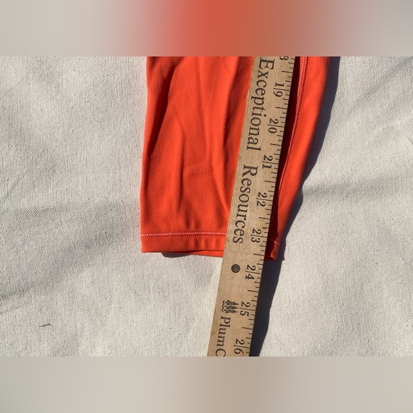 Vuori AllTheForm™ Legging Bright Poppy Small EUC - Picture 7 of 7